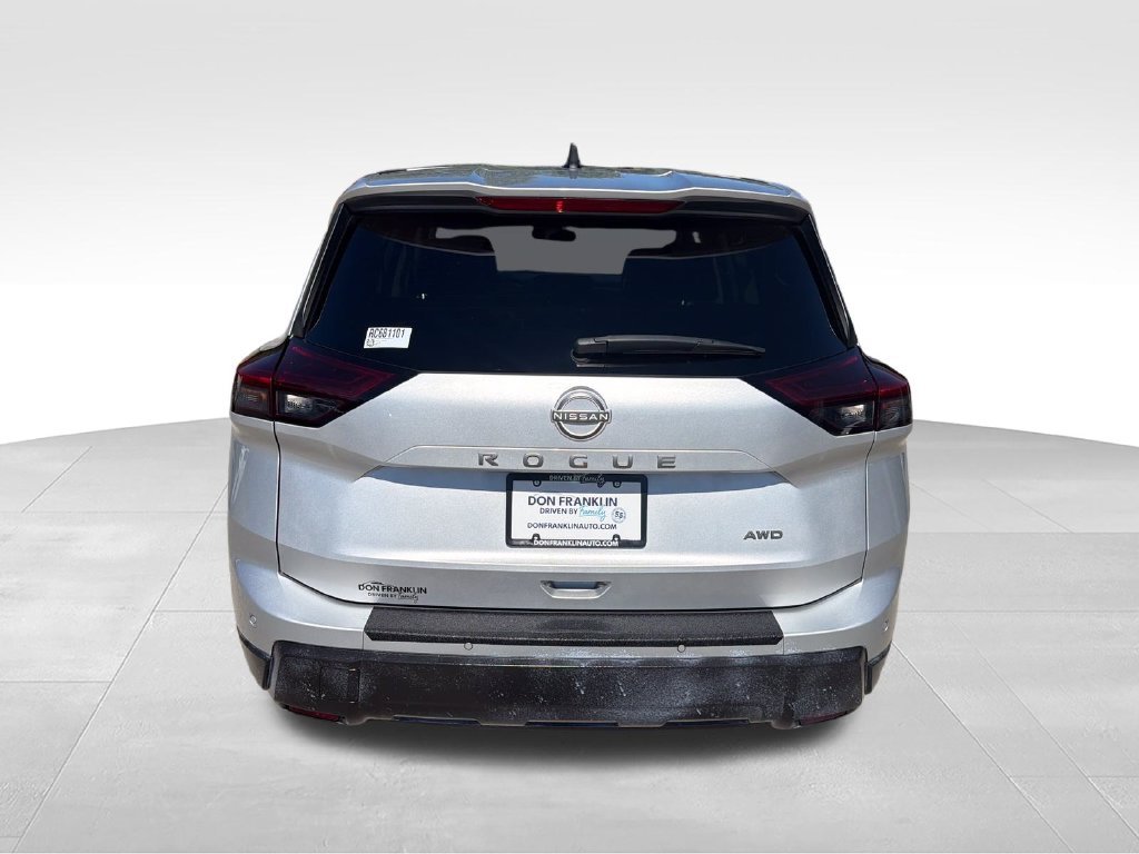 Used 2024 Silver Nissan S image 4