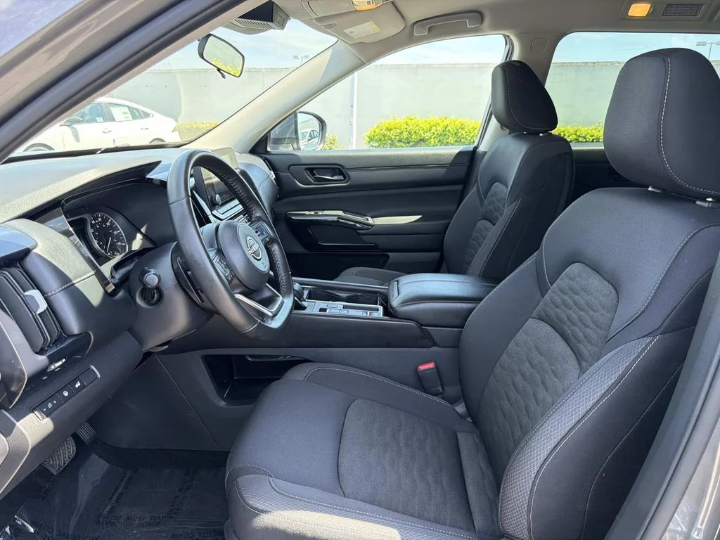 Used 2025 GUN METALLIC Nissan SV image 23