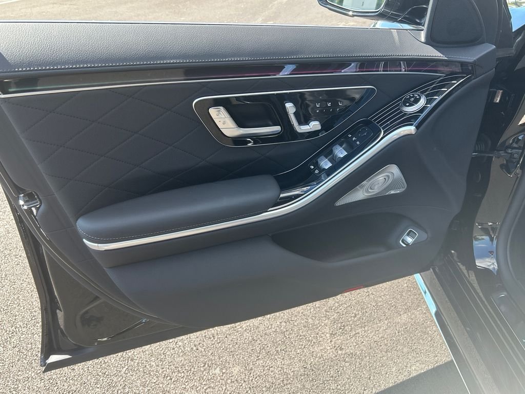 New 2026 Black Mercedes-Benz S580 image 10