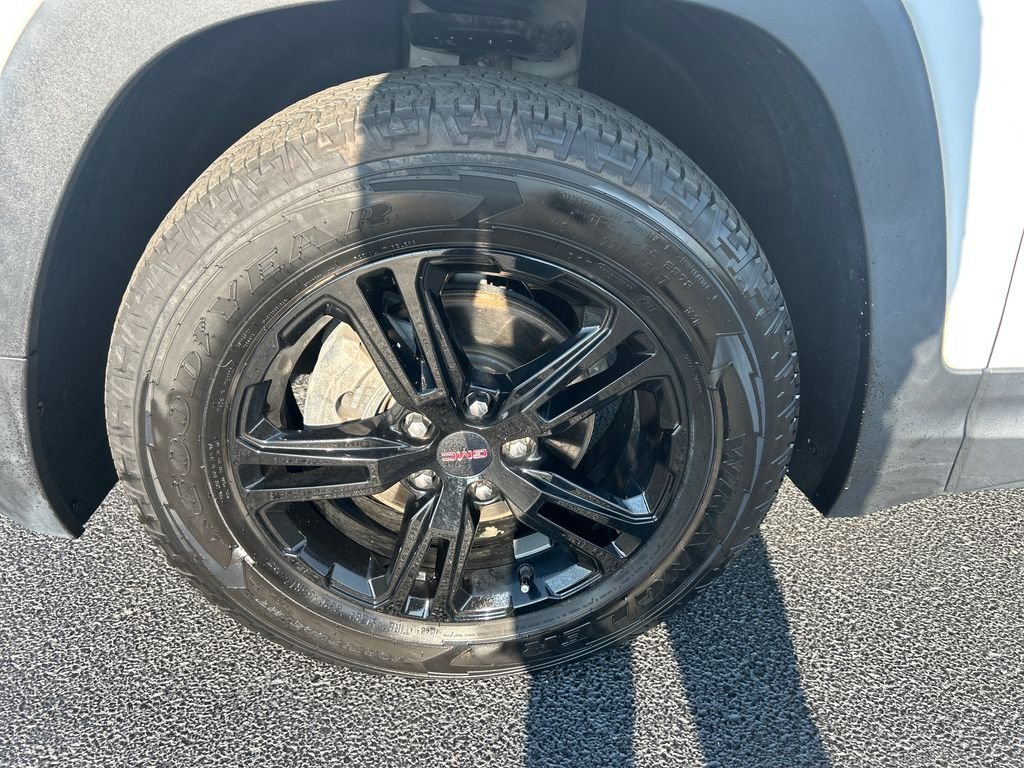 Certified Used 2022 White GMC AT4 image 10