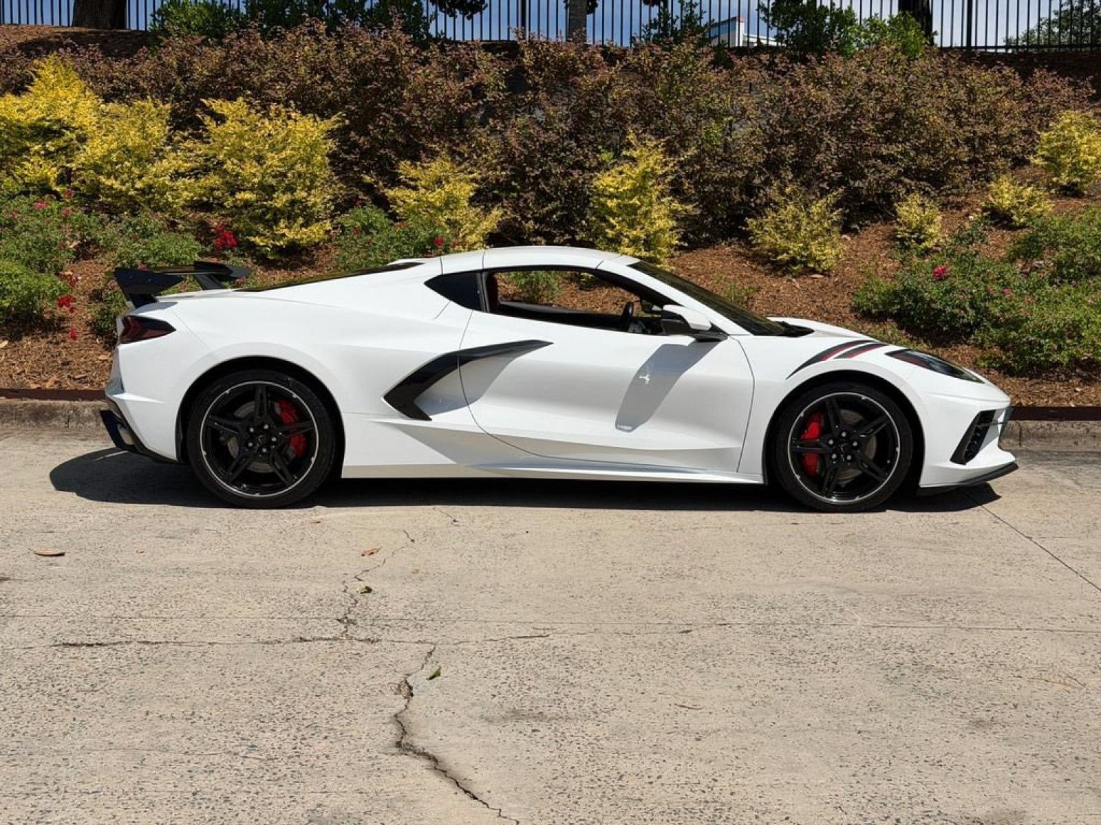 Used 2022 Arctic White Chevrolet Z51 2LT image 3