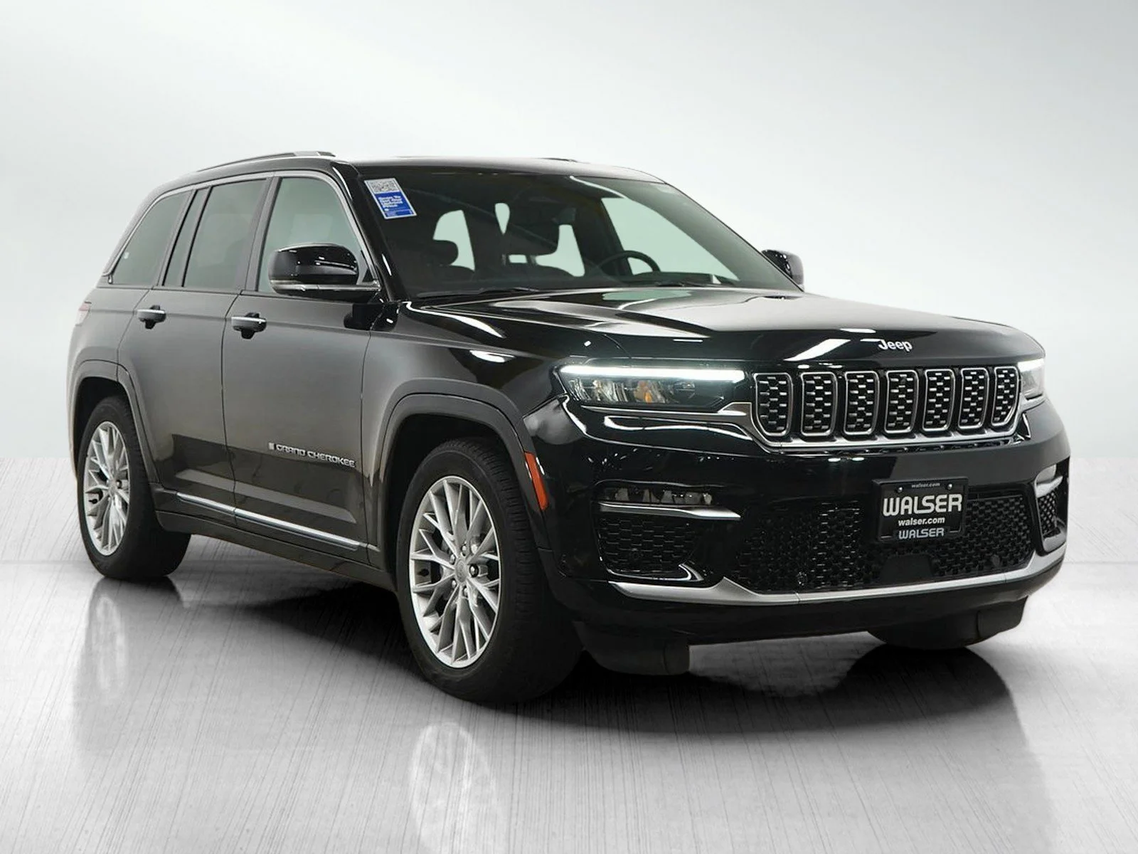 Used 2023 Diamond Black Crystal Pearlcoat Jeep Summit image 7