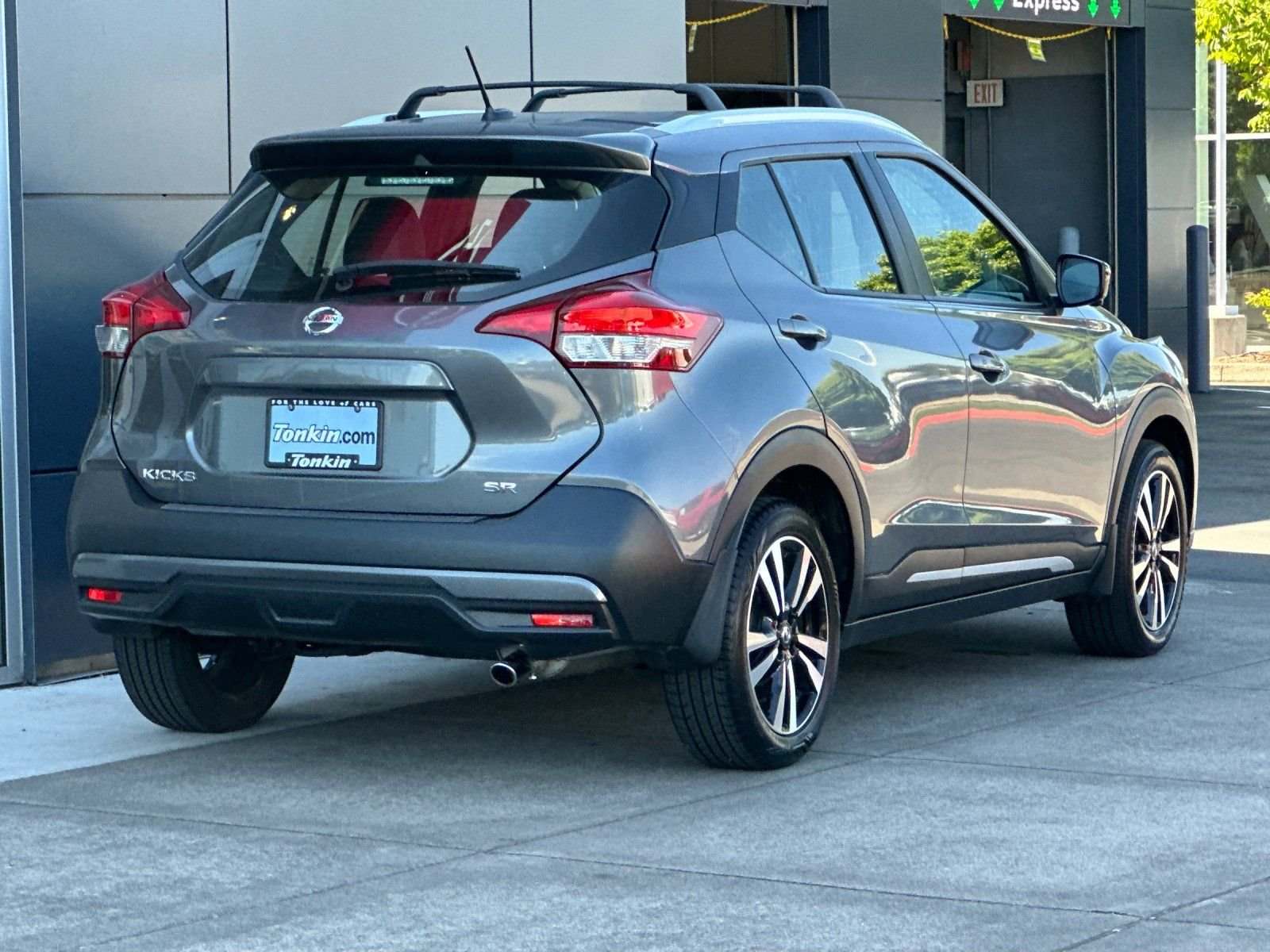 Used 2019 Gun Metallic Nissan SR image 3