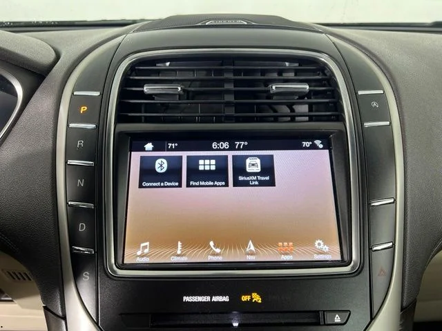 Used 2019 Brown Lincoln Select image 23