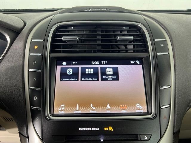 Used 2019 Brown Lincoln Select image 23