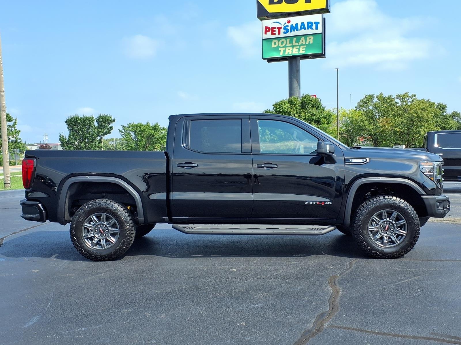 2026 GMC Sierra 1500 AT4X - Photo 13