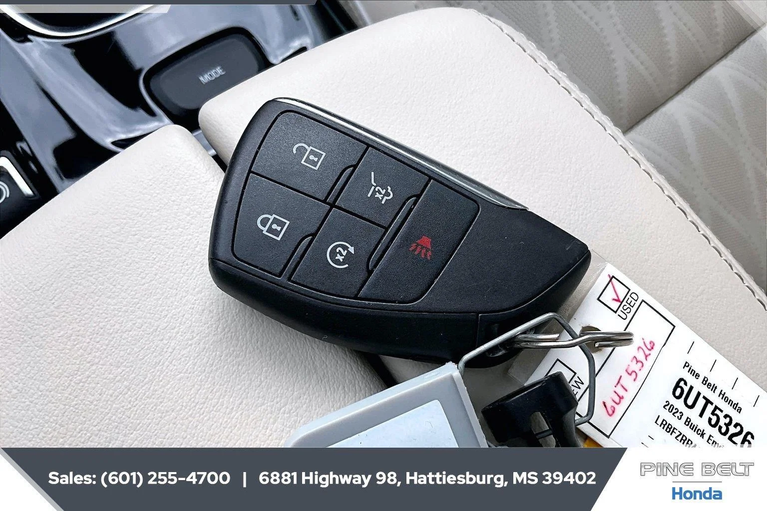 Used 2023 White Frost Tricoat Buick Avenir image 9