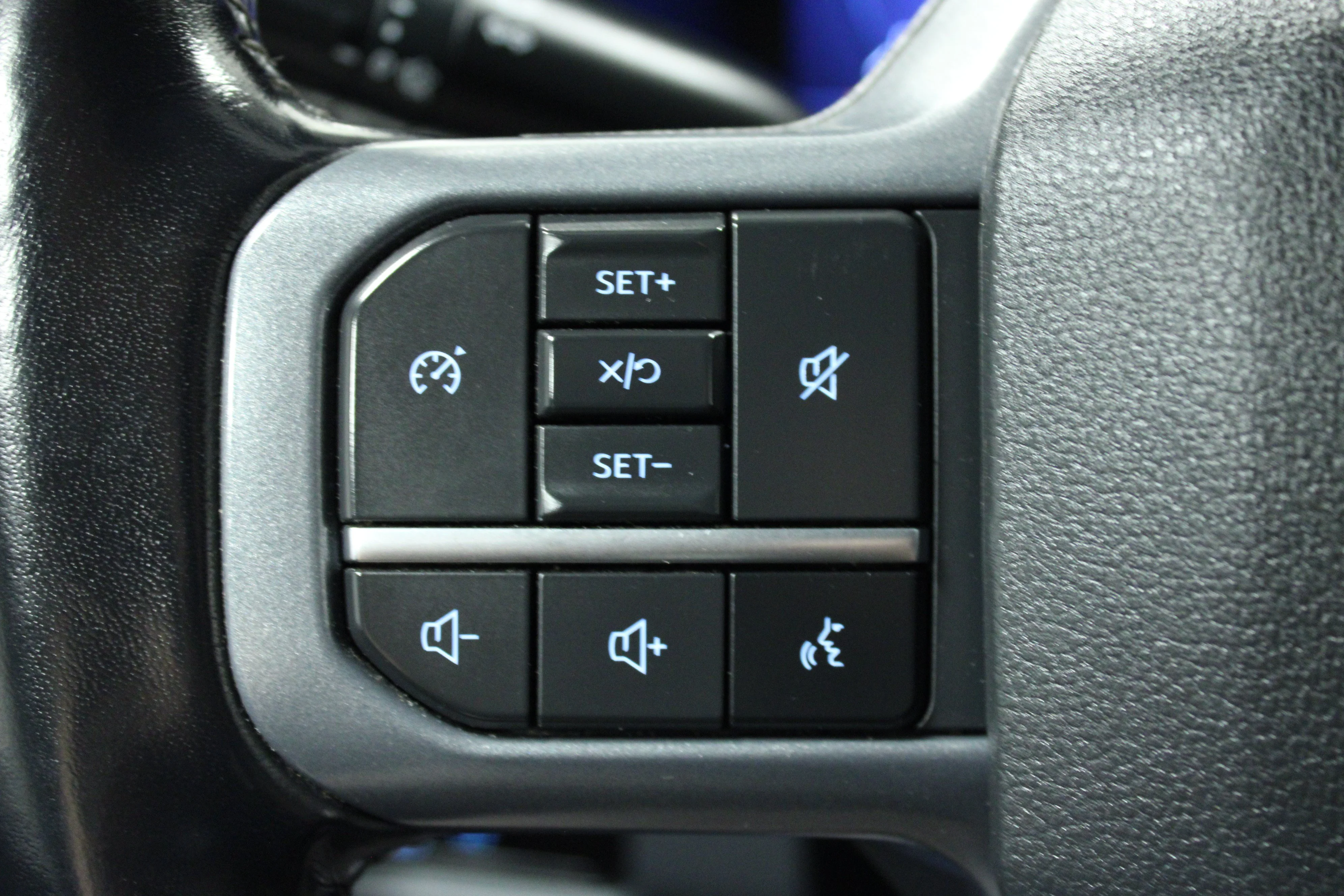 Used 2023 Carbonized Gray Metallic Ford LARIAT image 19