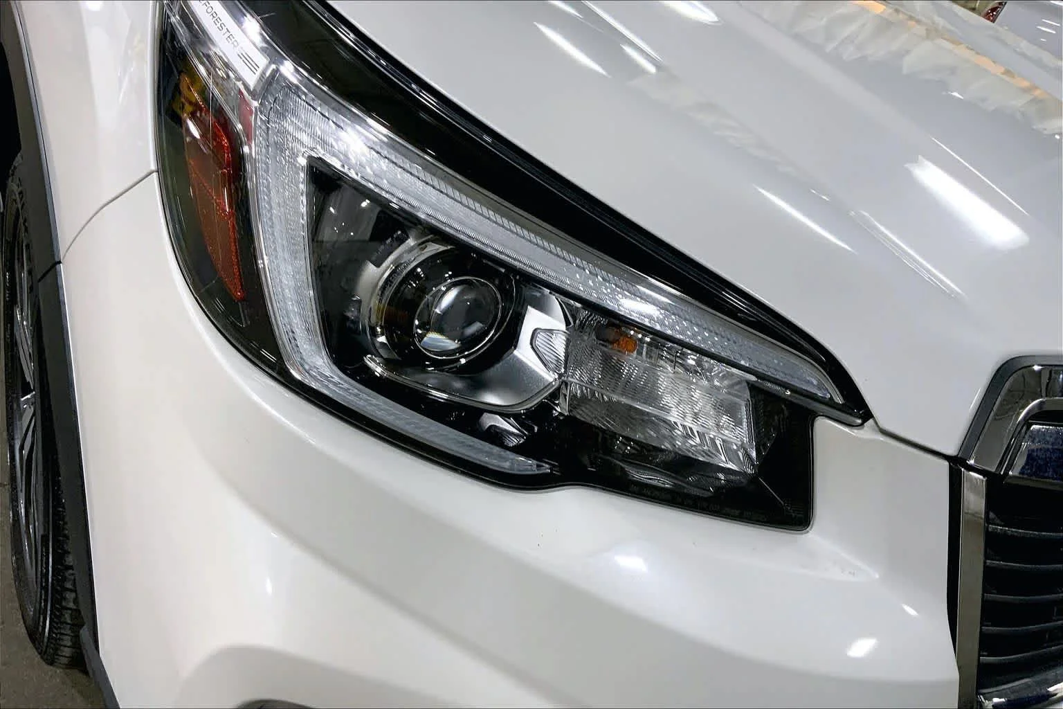 Used 2019 Crystal White Pearl Subaru Limited image 54
