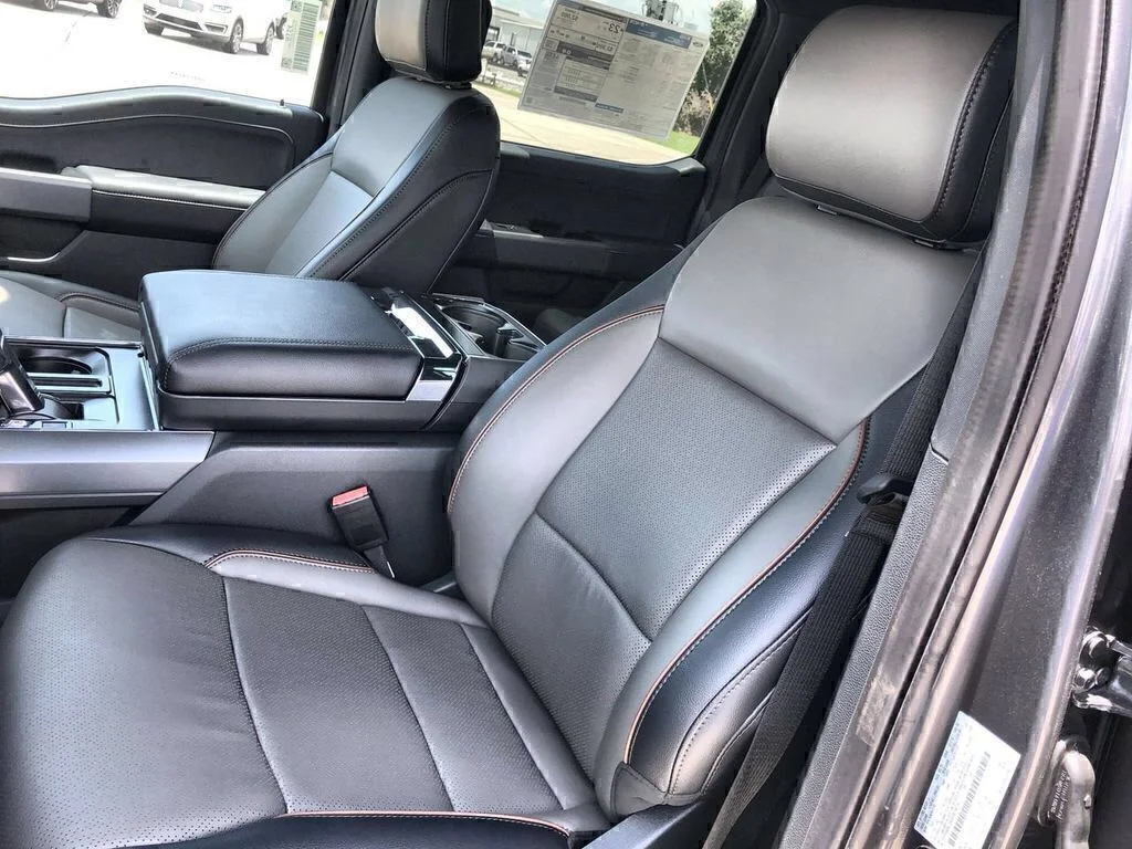 Used 2025 Gray Metallic Ford Lariat image 12