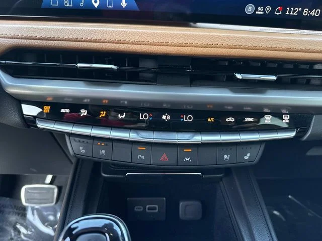 Used 2025 Green Cadillac Sport image 31