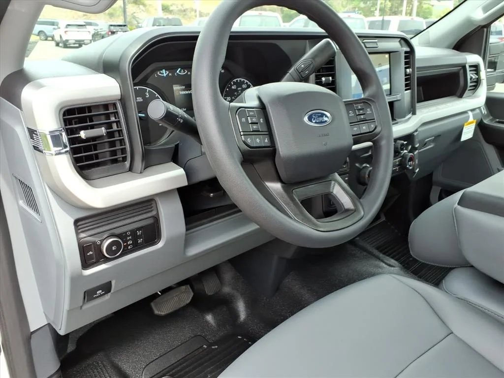 New 2026 Oxford White Ford F-450® XL image 7