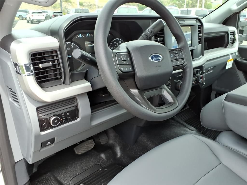 New 2026 Oxford White Ford F-450® XL image 7