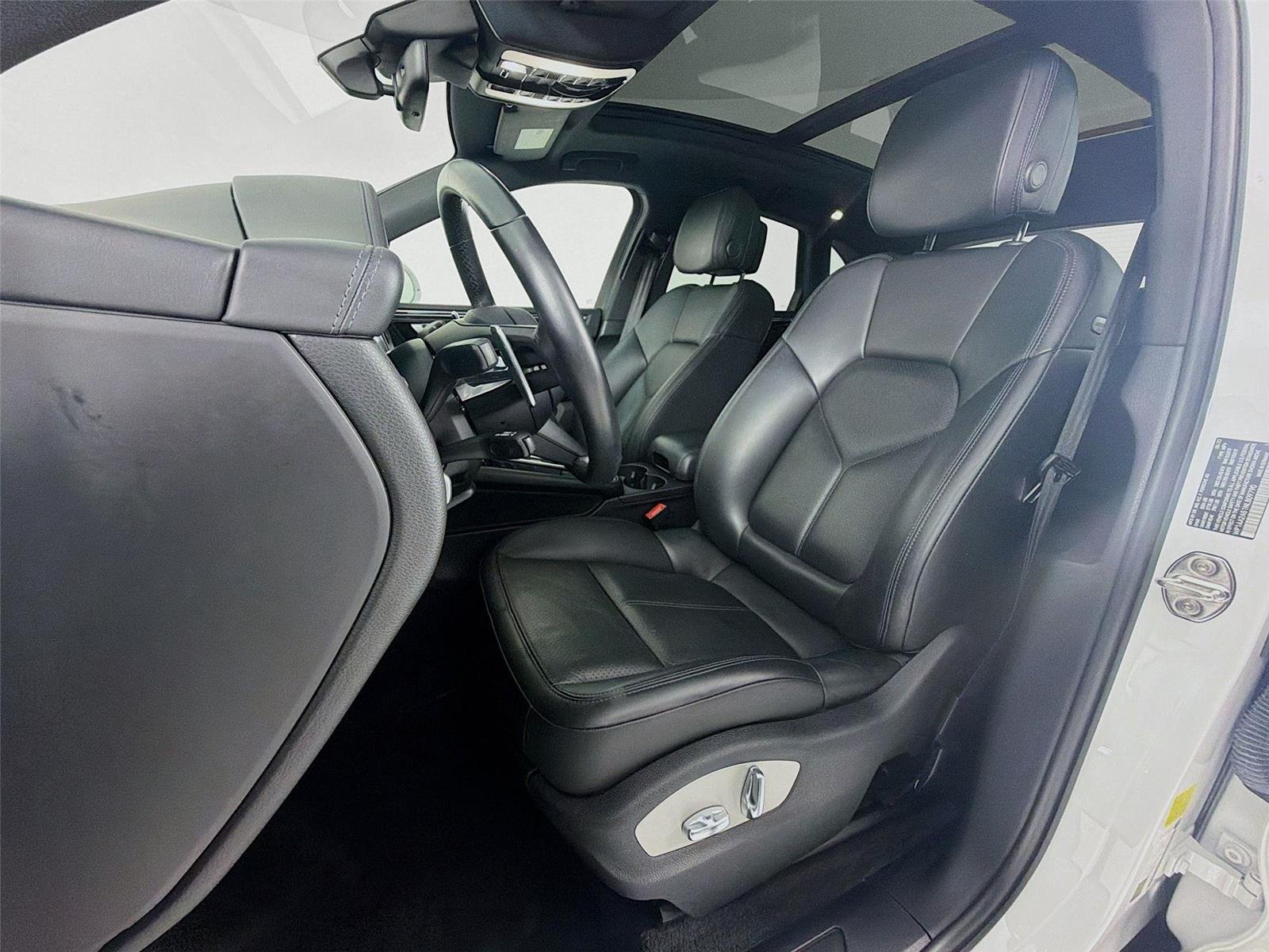 Used 2022 White Porsche  image 5