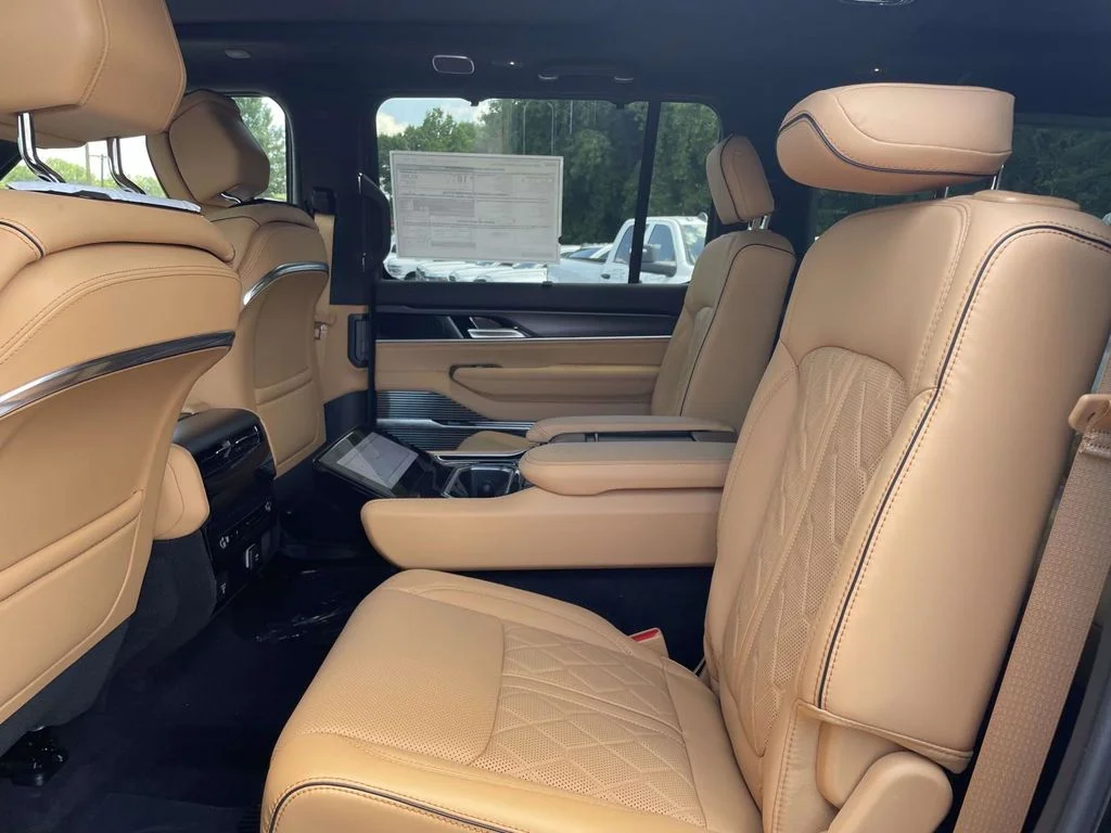New 2026 High Gloss Black Jeep Summit Reserve image 21