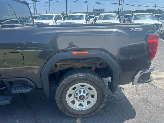 Used 2021  GMC Base image 9
