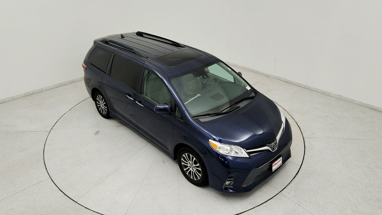 Used 2019 Beige Toyota XLE Premium image 15