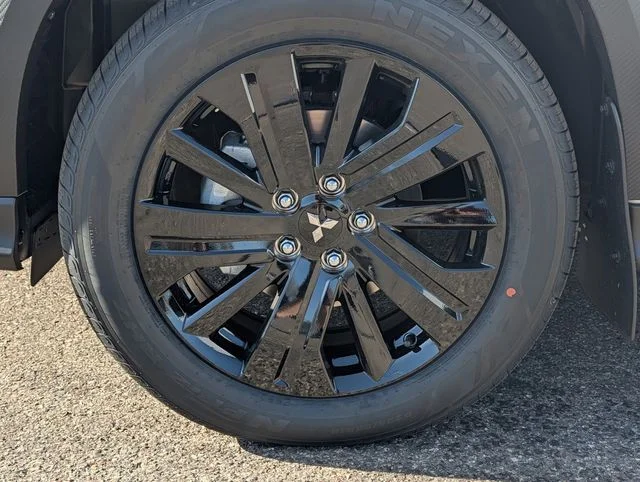 New 2026 White Diamond Mitsubishi 2.0 Trail Edition image 3