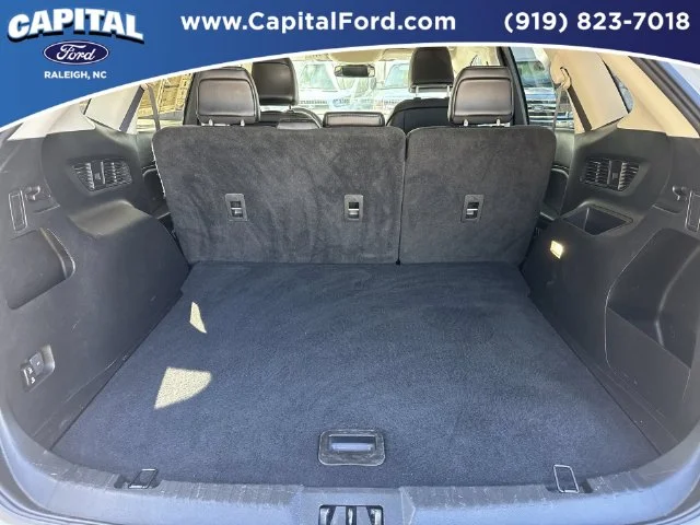 Used 2022 White Ford SEL image 16