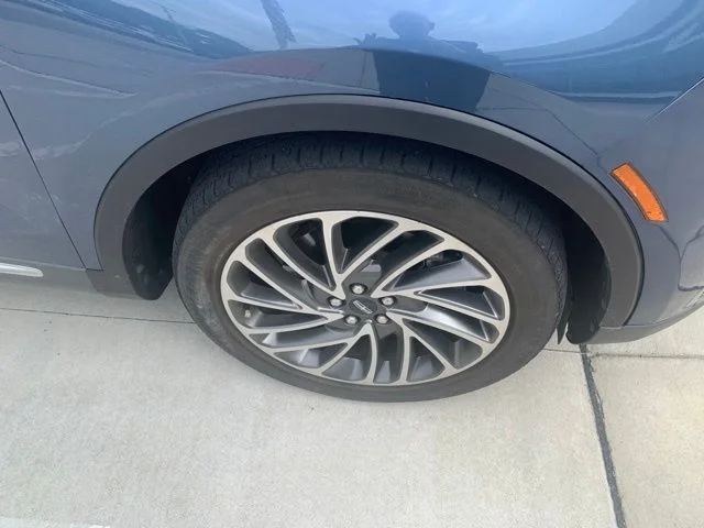 Used 2019 Blue Lincoln Reserve image 4