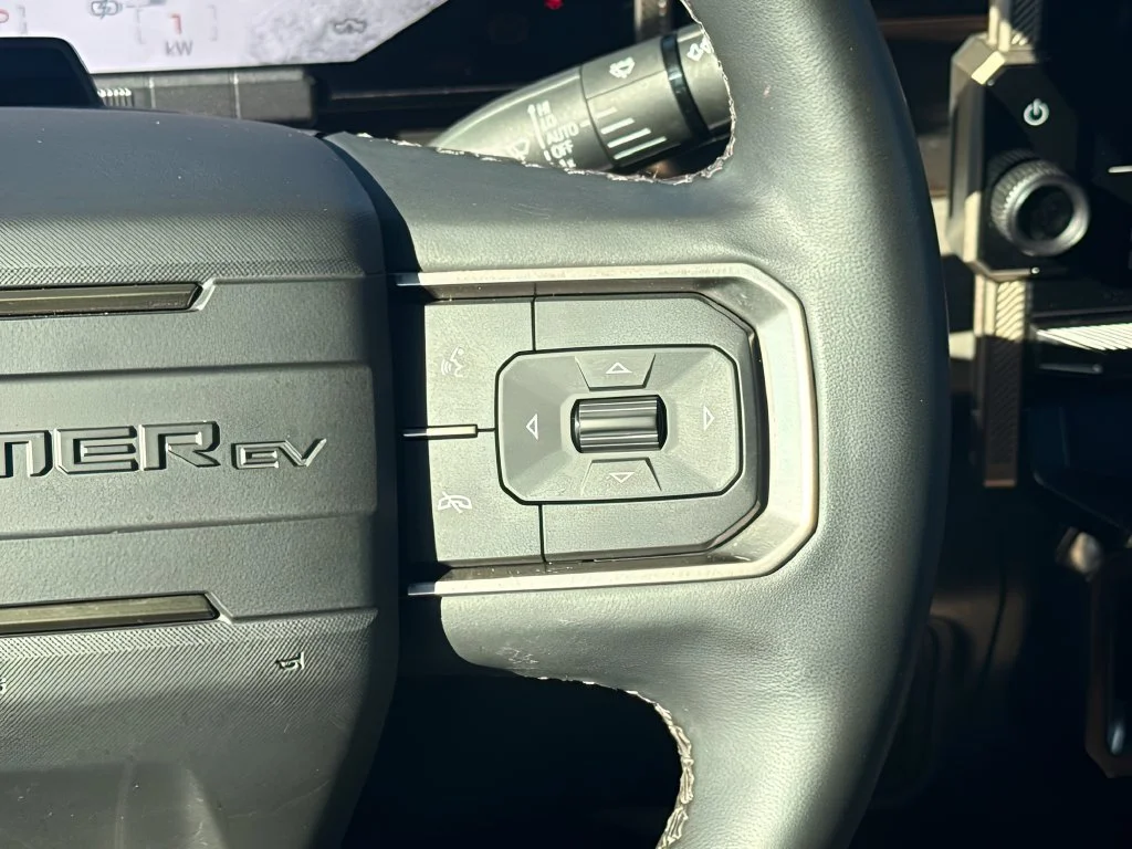 Used 2024 White GMC 2X image 15