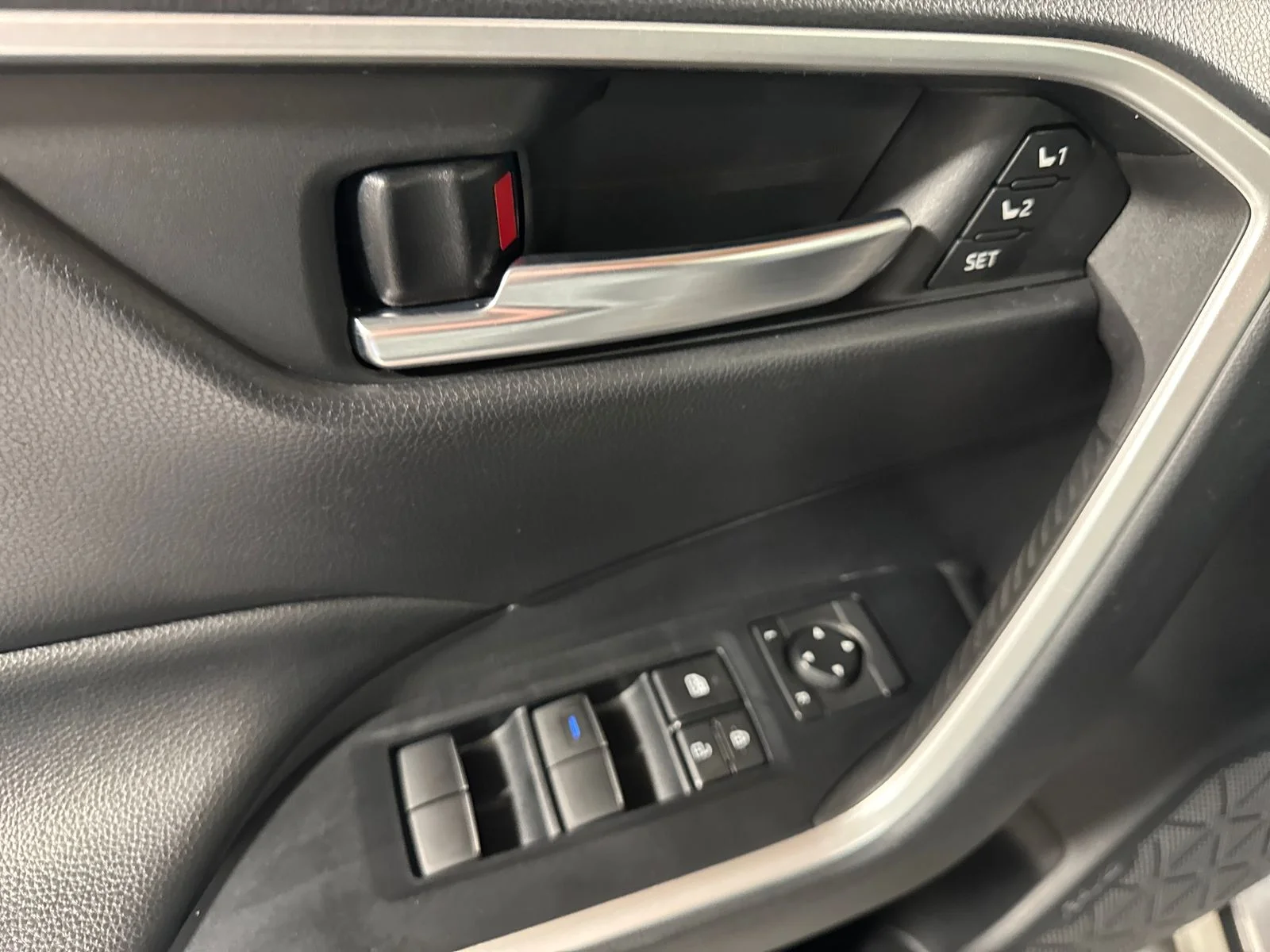 Used 2019 Silver Sky Metallic Toyota XLE Premium image 16