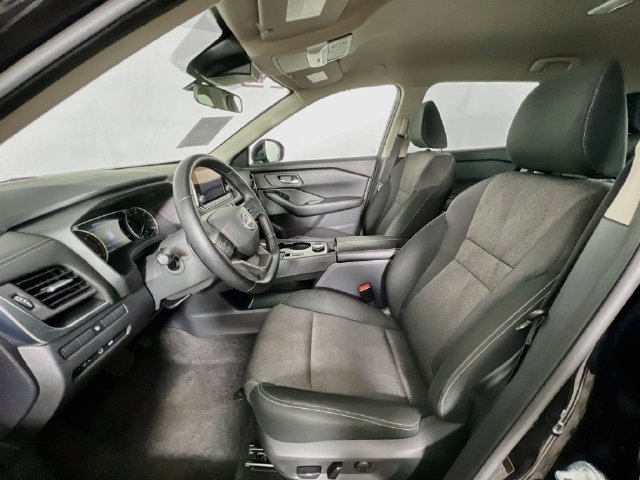 2025 Nissan Rogue SV - Photo 10