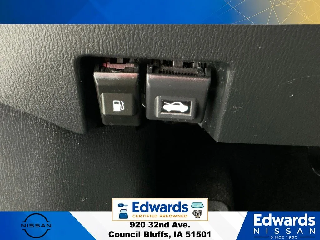 Used 2021 White Mazda Grand Touring image 33