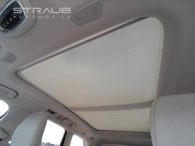 Used 2021 Crystal White Metallic Volvo Inscription image 33