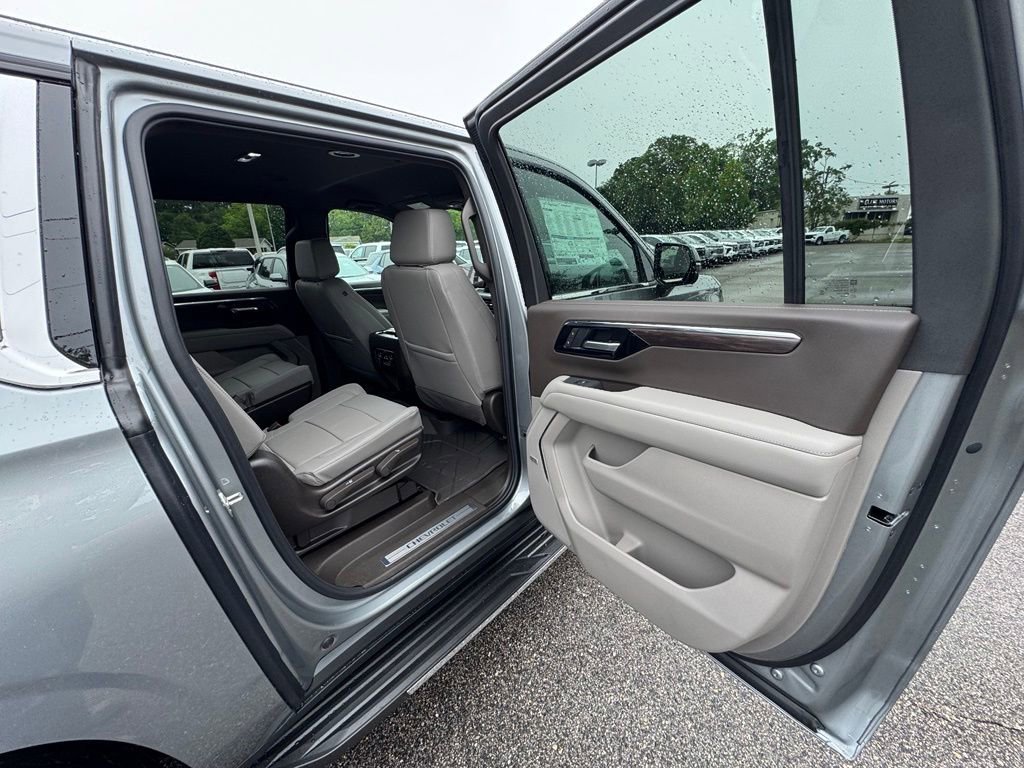 2026 Chevrolet Suburban LT - Photo 23