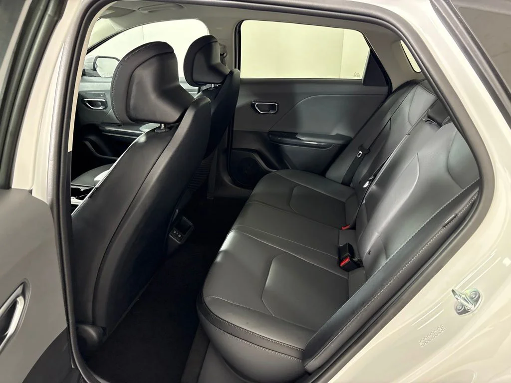 New 2026 Snow White Pearl Kia EX image 22