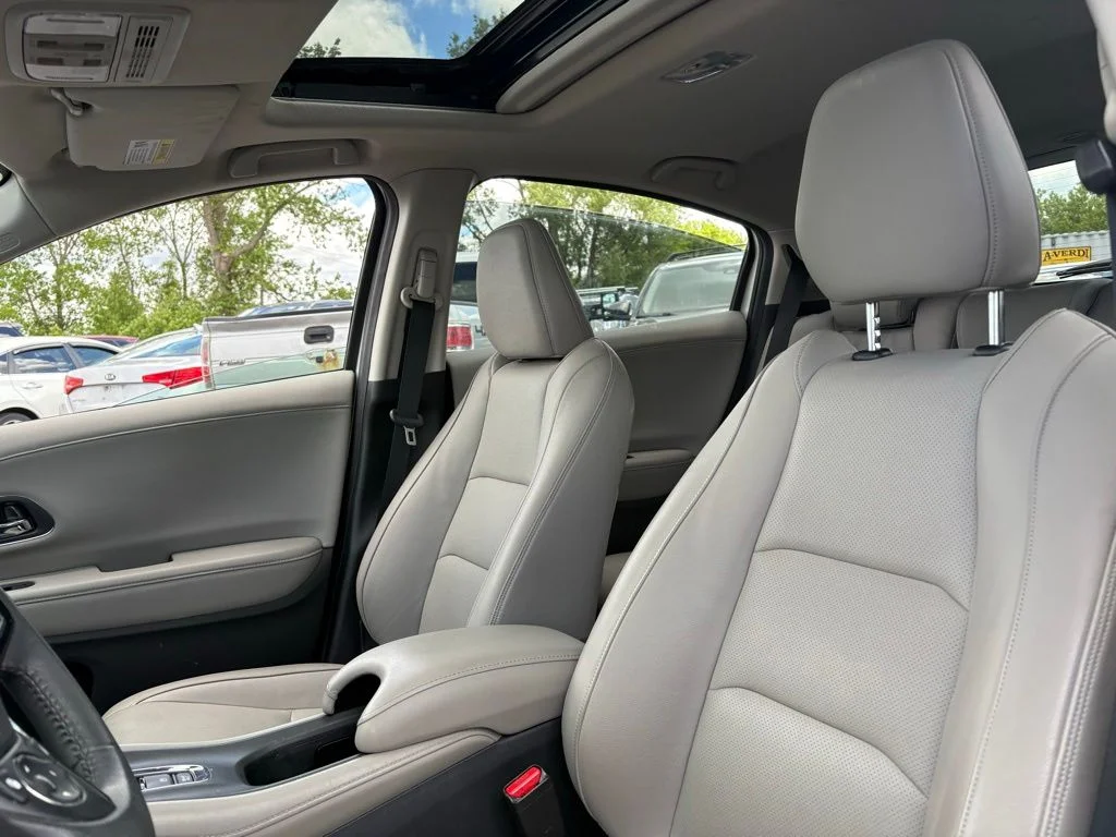 Used 2021 White Honda EX-L image 4