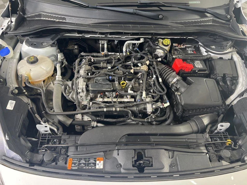 Used 2022 Oxford White Ford SE image 21