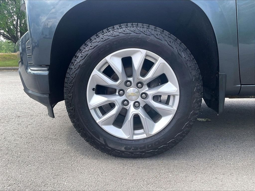 Used 2020 Gray Chevrolet Custom image 22