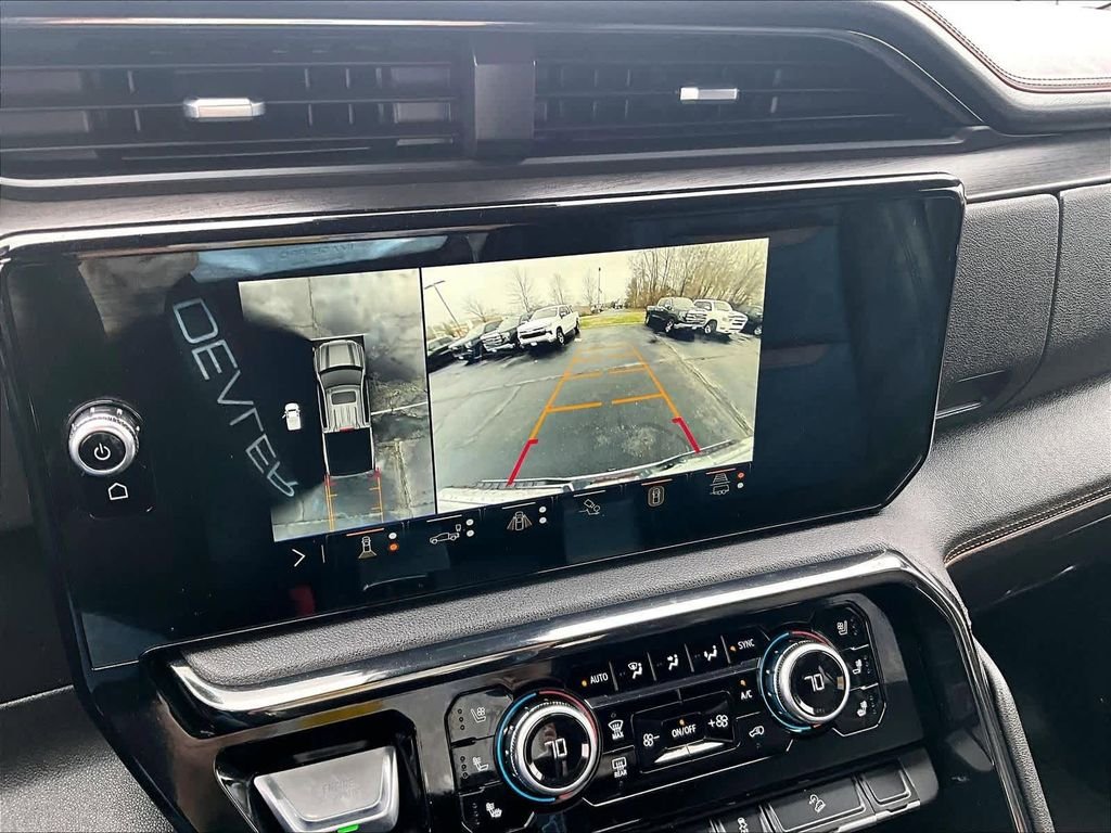 Used 2024 White GMC AT4 image 31