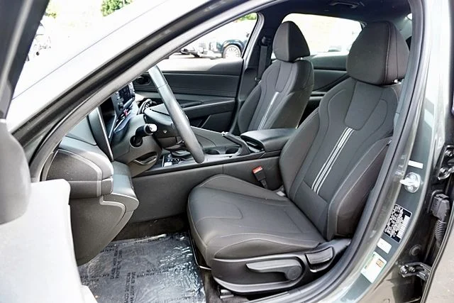 Used 2025 Gray Hyundai SEL Sport image 13