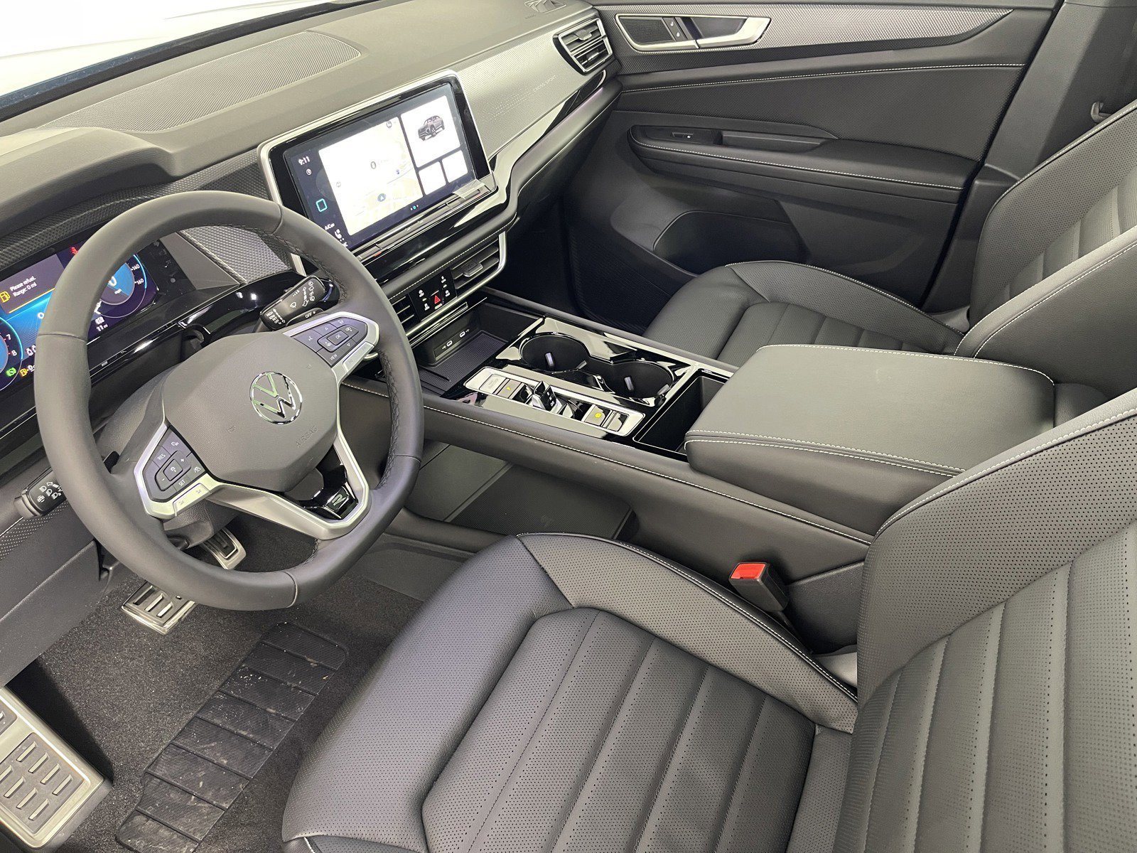 2025 Volkswagen Atlas Cross Sport SEL R-LINE - Photo 4