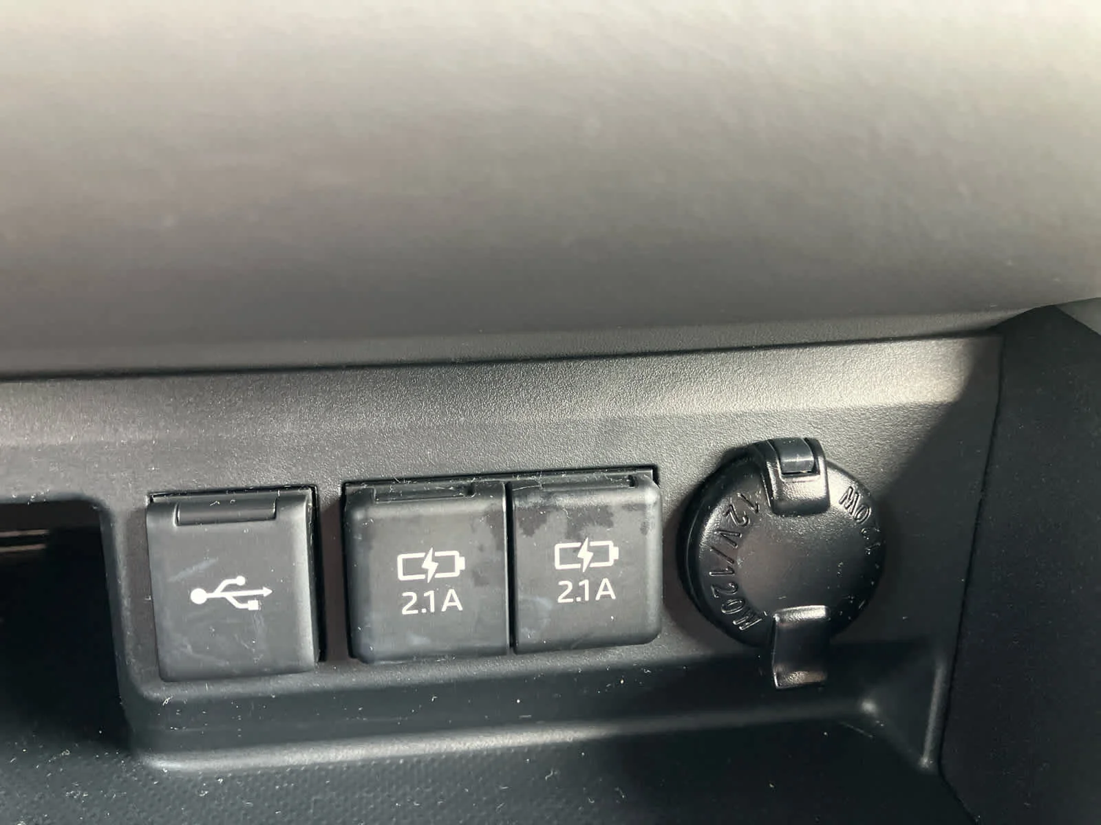 Used 2020 Blizzard Pearl Toyota XLE image 29
