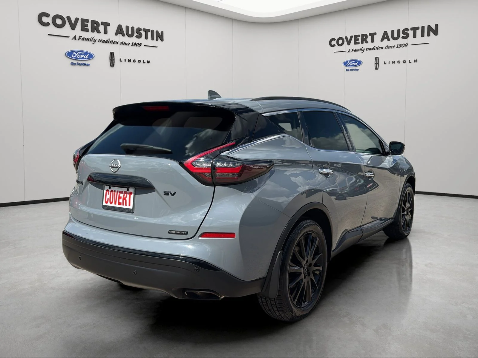 Used 2023 Gray Nissan SV image 5