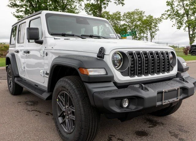 New 2026 Bright White Clear-Coat Exterior Paint Jeep Sport S image 4