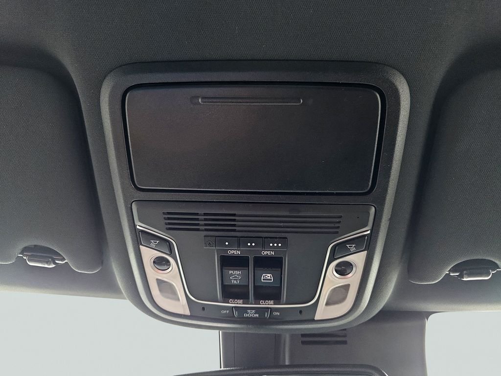 Used 2017 Crystal Black Pearl Honda Black Edition image 31