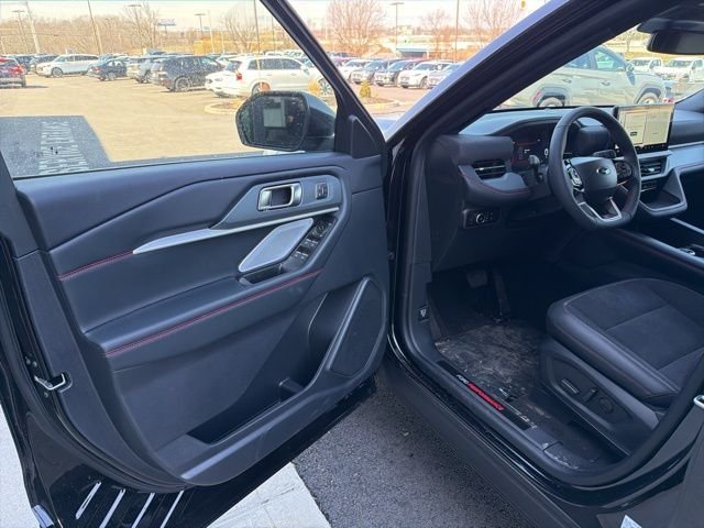 New 2026 Agate Black Metallic Ford ST image 12