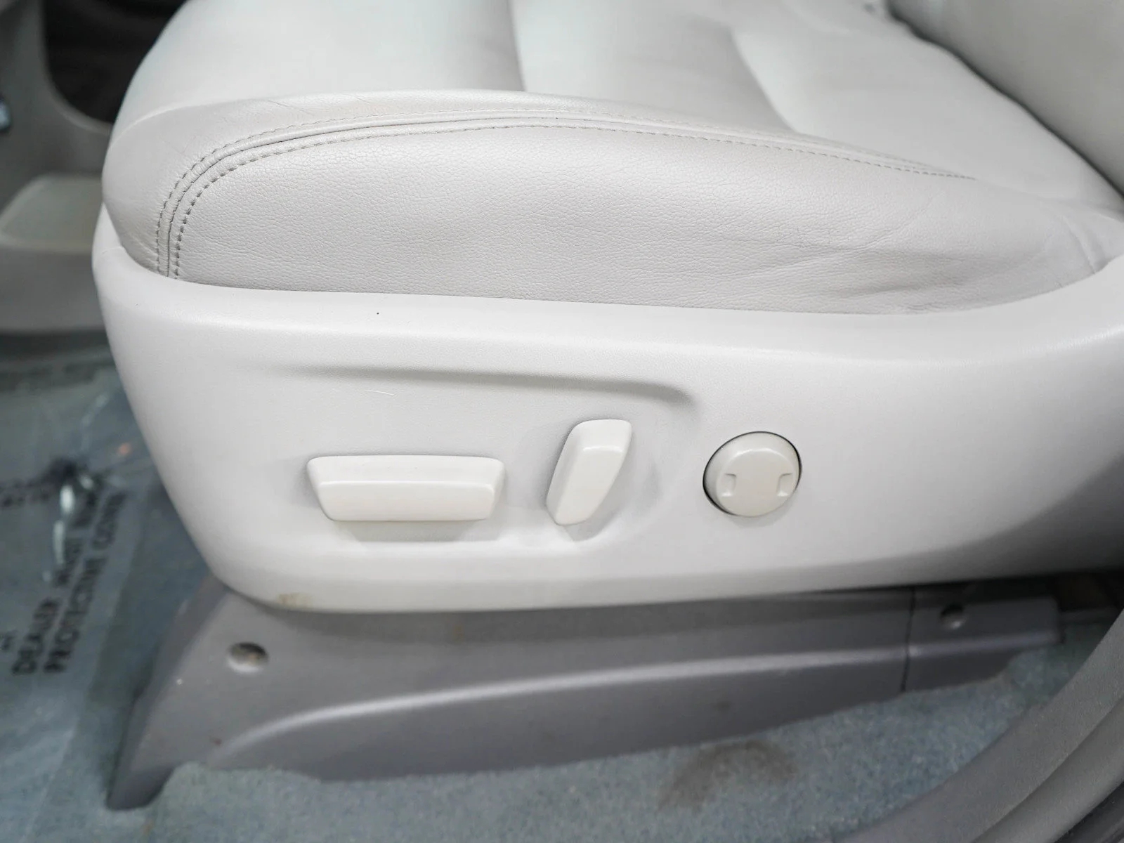 Used 2019 Gray Toyota XLE image 22