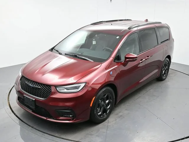 Used 2021 Velvet Red Pearlc Chrysler Hybrid Limited image 34