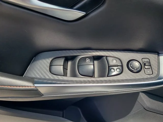 Used 2021 White Nissan SR image 17