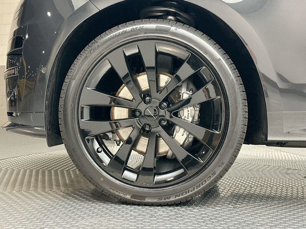 New 2026 Carpathian Grey Land Rover Dynamic SE image 5