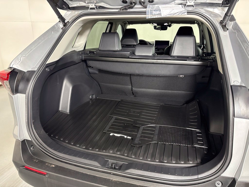 Used 2025 Silver Toyota XLE Premium image 21