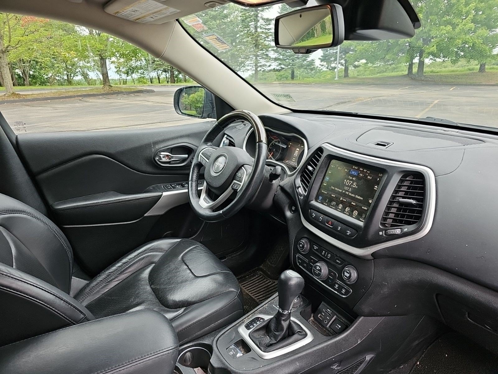 Used 2018 Granite Crystal Metallic Clearcoat Jeep Overland image 8