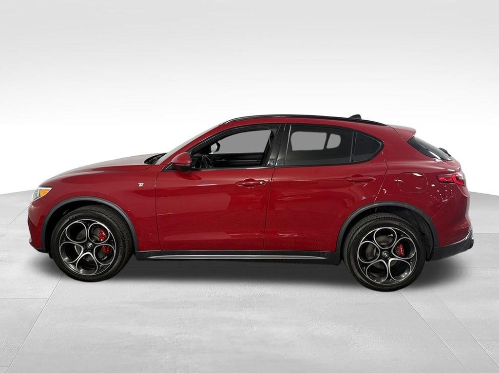 Used 2023 Alfa Rosso Alfa Romeo Ti image 10
