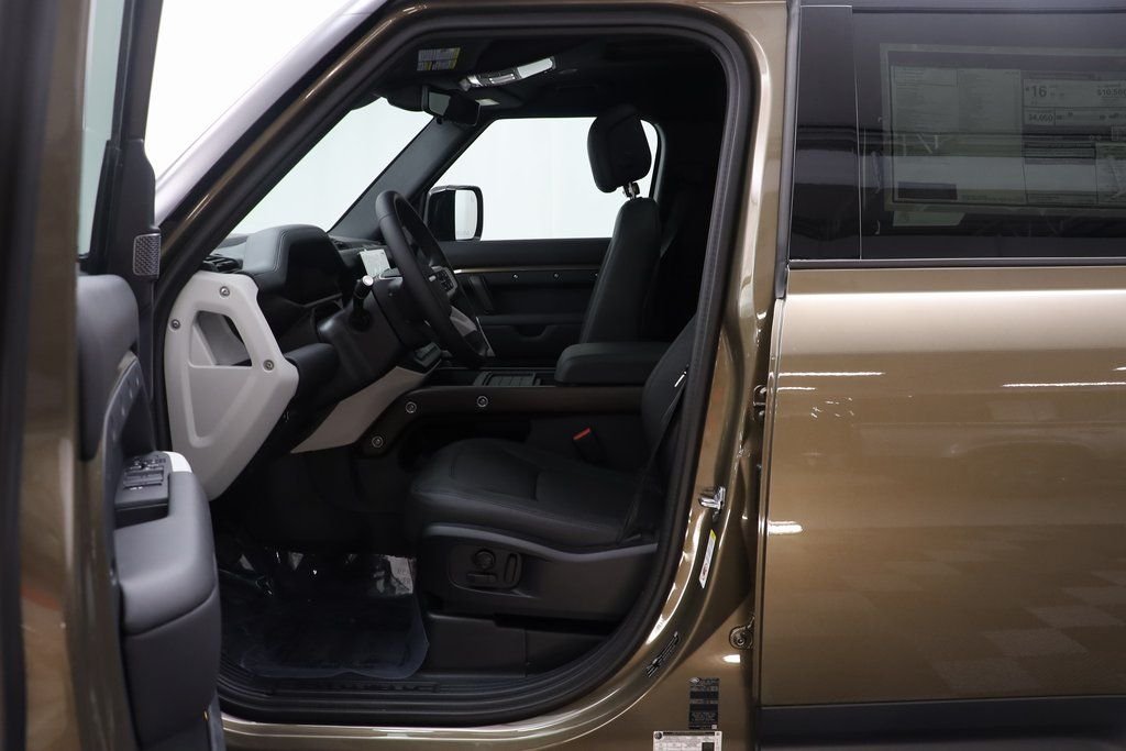 Used 2024 Beige Land Rover SE image 7